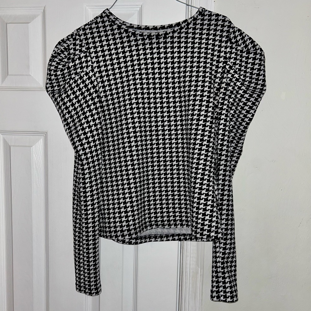 Hounds tooth ruffled sleeve shirt